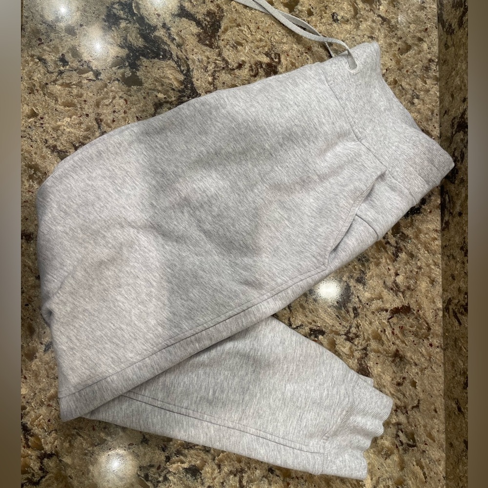 Lululemon jogger size 8